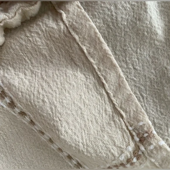 Tan and beige tablecloth 58 x 72 oval. Cotton Blend w/embroidery. EC. - Picture 3 of 14